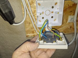 2nd Fix FCU 2nd fixing spur (fused connection unit)